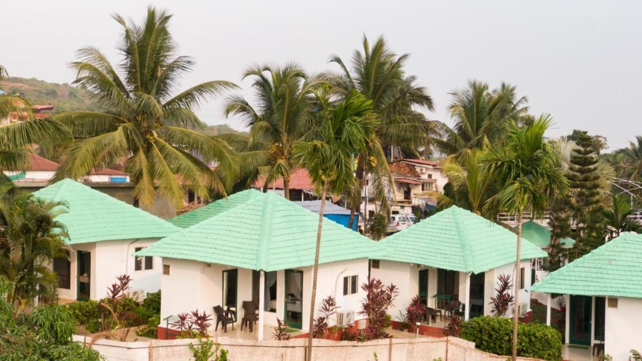 Tropical Valley Resort Morjim Ngoại thất bức ảnh